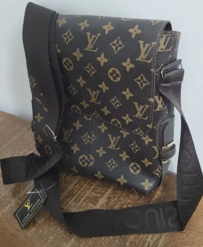 Bolsa LV de ombro marrom nova