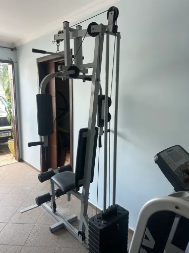 Aparelho de musculação 