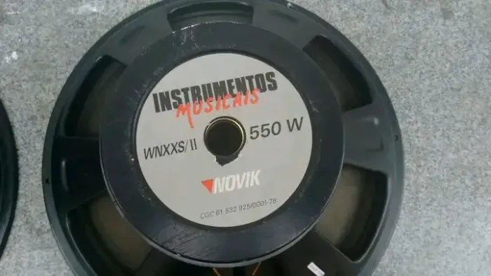 VENDO UM ALTO FALANTE DA NOVIK DE 550,WATTS 8,OHMS