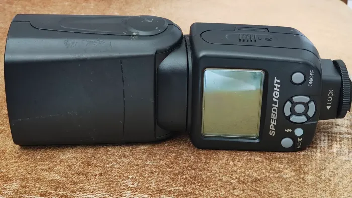Flash Triopo Speedlight TR-950