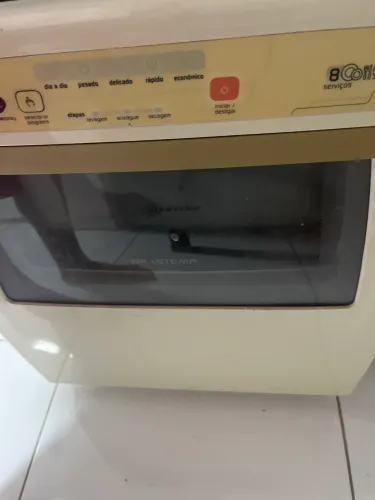 Anúncio de uma máquina de lavar louça