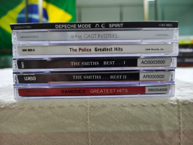 Lote com 6 CDs, R$ 150,00 ou R$ 30,00 cada.