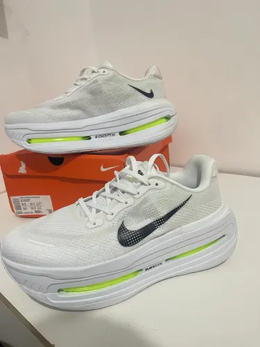 Tênis Nike vomero
