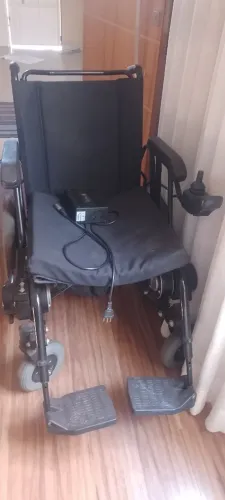 Cadeira de rodas motorizada