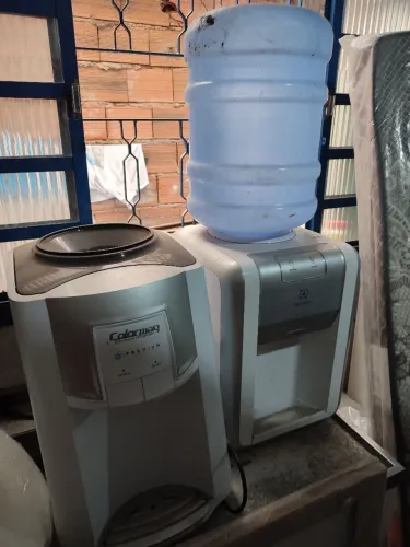Bebedouro de água de galão elétrico