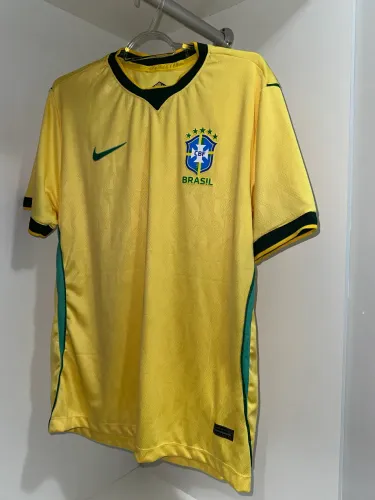 camisa do brasil jogador amarela