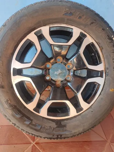Pneu e a roda para Hilux!
