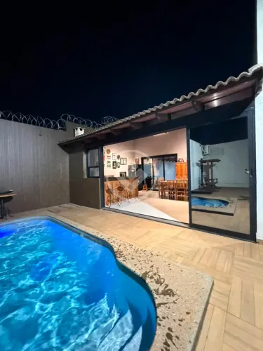 Casa à Venda com 3 Quartos, sendo 1 Suíte - 250m² - Jardim Ipanema - Uberlândia/MG codigo: