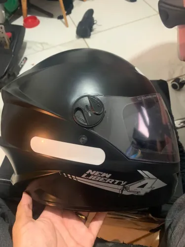 Capacete de moto novinho usado 1 semana