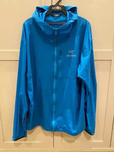 jaqueta arc'teryx lightweight tamanho gg ou xl cor azul claro