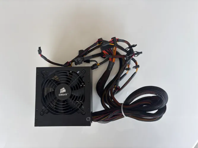 Fonte CORSAIR CX600 praticamente nova