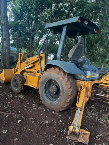 Retroescavadeira 580 L turbo 4x2 