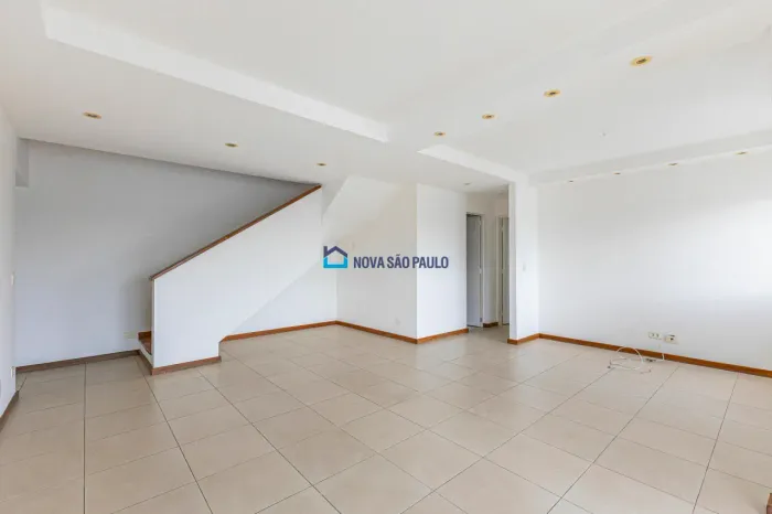 Venda. Moema. Cobertura com 158 m² . 3 quartos, com 2 suítes. 3 vagas
