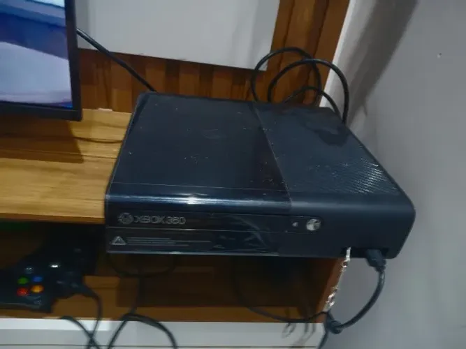 XBOX 360 SUPER SLIM-COMPLETO