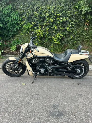 Harley Davidson / V-Rod. 2014. Eduardo - * e ou Carla - *