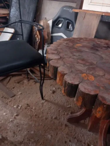 Mesa rústica peça única maravilhosa  de madeira 