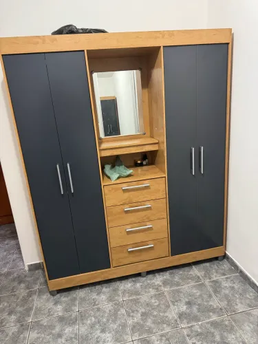 Guarda-Roupa Conservado Marrom e Azul