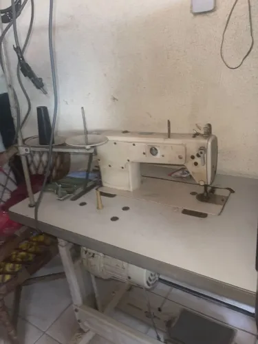 Máquina costura reta industrial