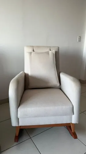 Poltrona de Balanço Amamentação e Puff