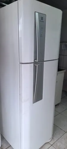 Geladeira Frost Free Eletrolux Duas portas 410L Df42
