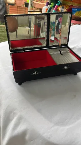 Caixa de música.  Com bailarina porta joia 