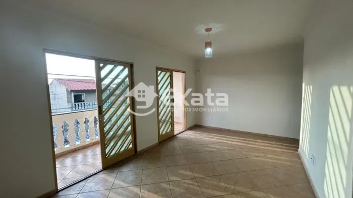 Casa Assobradada à Venda 3 quartos 1 suíte no Jardim Santo Amaro na Zona Norte Sorocaba !!