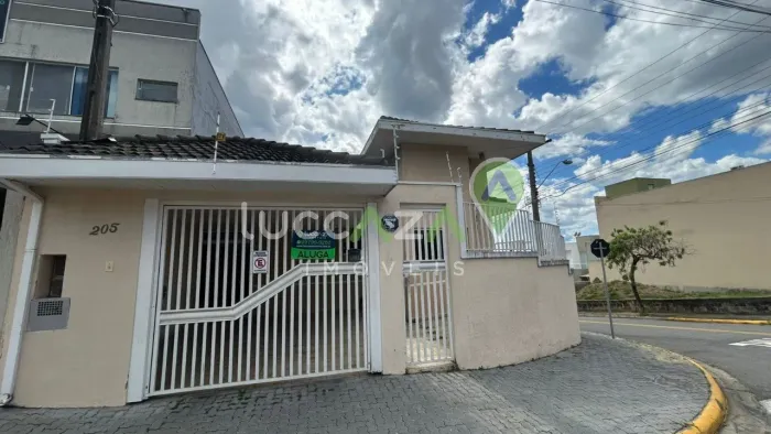 Casa para locação em Jacareí-SP, bairro Loteamento Villa Branca: 3 quartos, 1 suíte, 2 sal