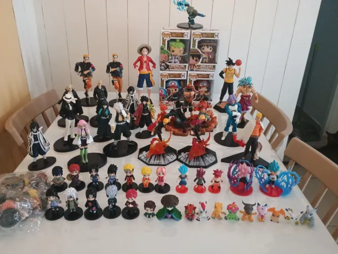 Bonecos de anime a venda - Desapego