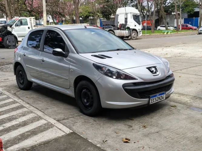Peugeot 207 XR 1.4 Flex 8V 5P 2009