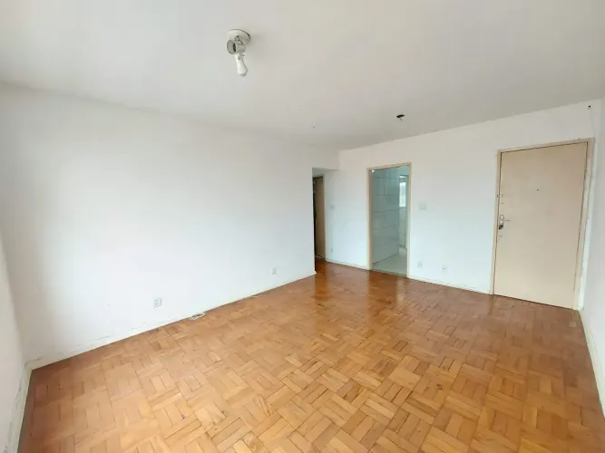 LOCAÇÃO DE APAERTAMENTO TRÊS DORMITÓRIOS E UMA VAGA DE GARAGEM - EXCELENTE LOCALIZAÇÃO
