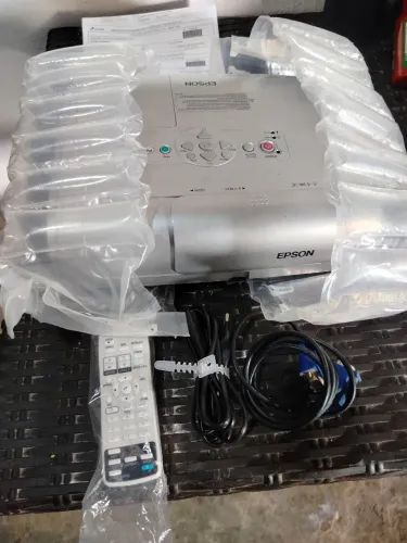 Projetor Epson PowerLite S4