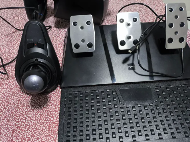 Vendo volante estado bem novo pxn v9 gen2, 900° 280° compatível com Xbox, ps5 e pc
