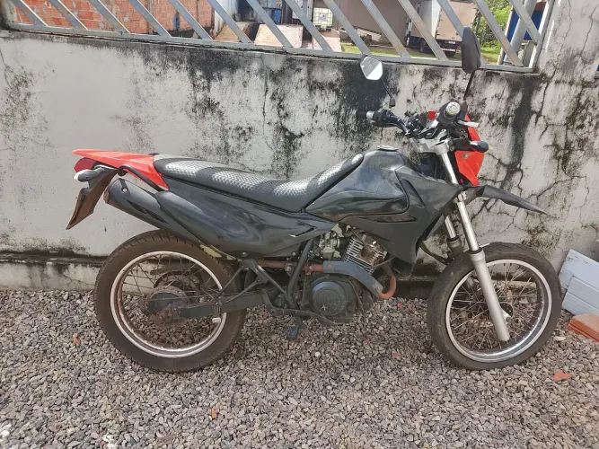 Moto em bom estado, o motor está perfeito, moto muito boa pra cidade ou para roça 