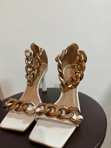 sandália lança perfume corrente dourada 36