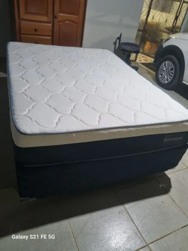 Cama Box casal colchão molas enssacadas semi nova Entrego 