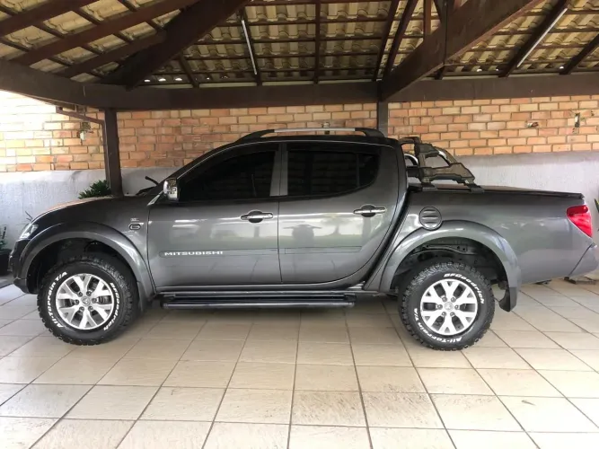 Mitsubishi L200 Triton HLS 2.4 Flex 16V CD Mec. 2016