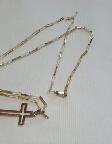 Cordao de ouro Cartier vendo pela peça.