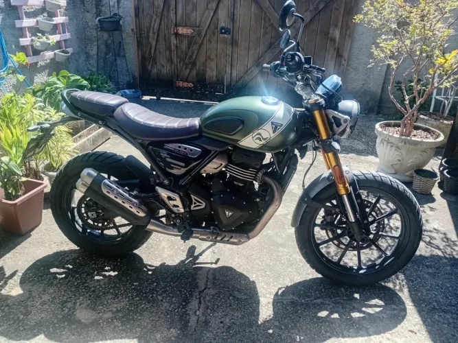 Triumph 400x