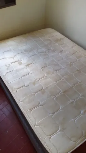 Vendo uma cama de casal