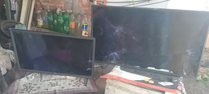 Duas tv smart 32 e 43 polegadas.