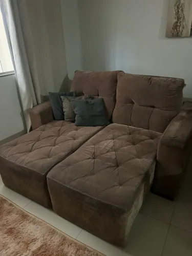 Sofá retrátil marrom