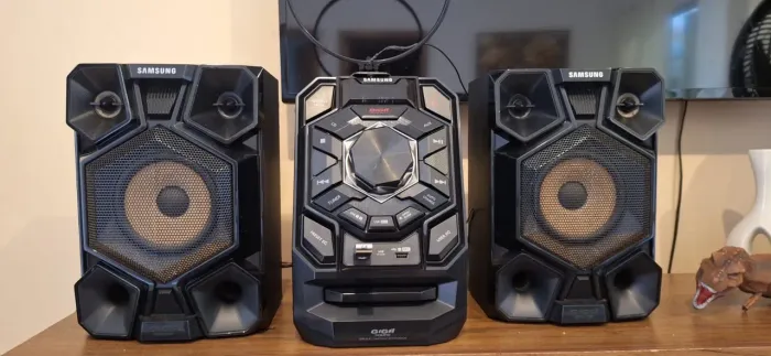 Som Mini Sister CD Player, USB, FM & AUX.