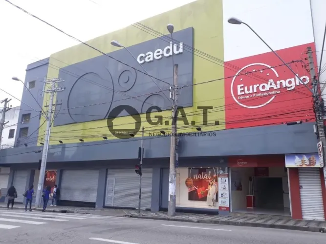 Salão Comercial para Locação no Centro de Sorocaba-SP: 2 Banheiros e 200m² de Área Disponí