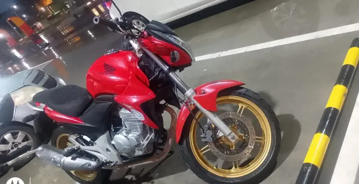 CB 300 em perfeito estado