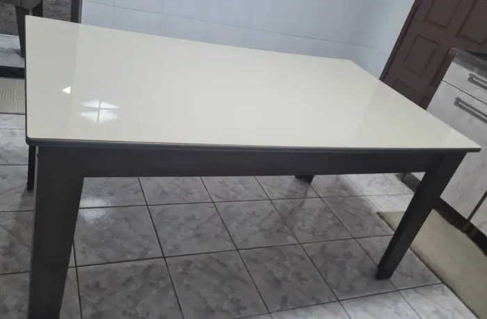 Mesa de jantar tampo bege 1,60 x 0,90