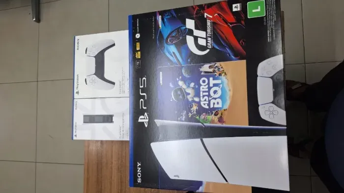 PS5 SLIM 1TB COM DOIS CONTROLES E CARREGADOR (NAO ENTREGO SOMENTE RETIRADA)