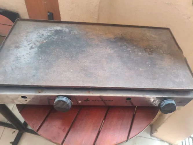 Chapa para fazer lanche com hambúrguer