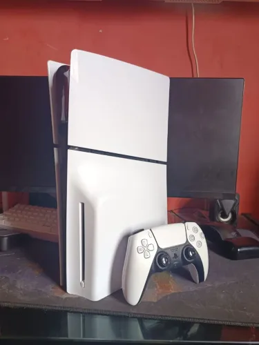 Ps5 Slim com leitor.