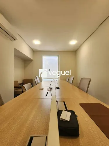 Sala comercial mobiliada com 15m² para alugar no bairro Sumaré em Ribeirão Preto/ SP.