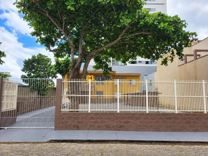Venda: Casa perto do Mar Terreno 450m² e 210 m2 de área construída Centro - Navegantes